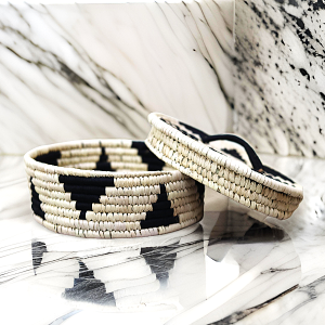 Handcrafted Sabai Grass Handmade Multi-Use Chapati & Roti Hot Box / Bread Basket / Storage Box / Casserole Dish for Kitchen (24x9x7 inch) – Black & Off  White