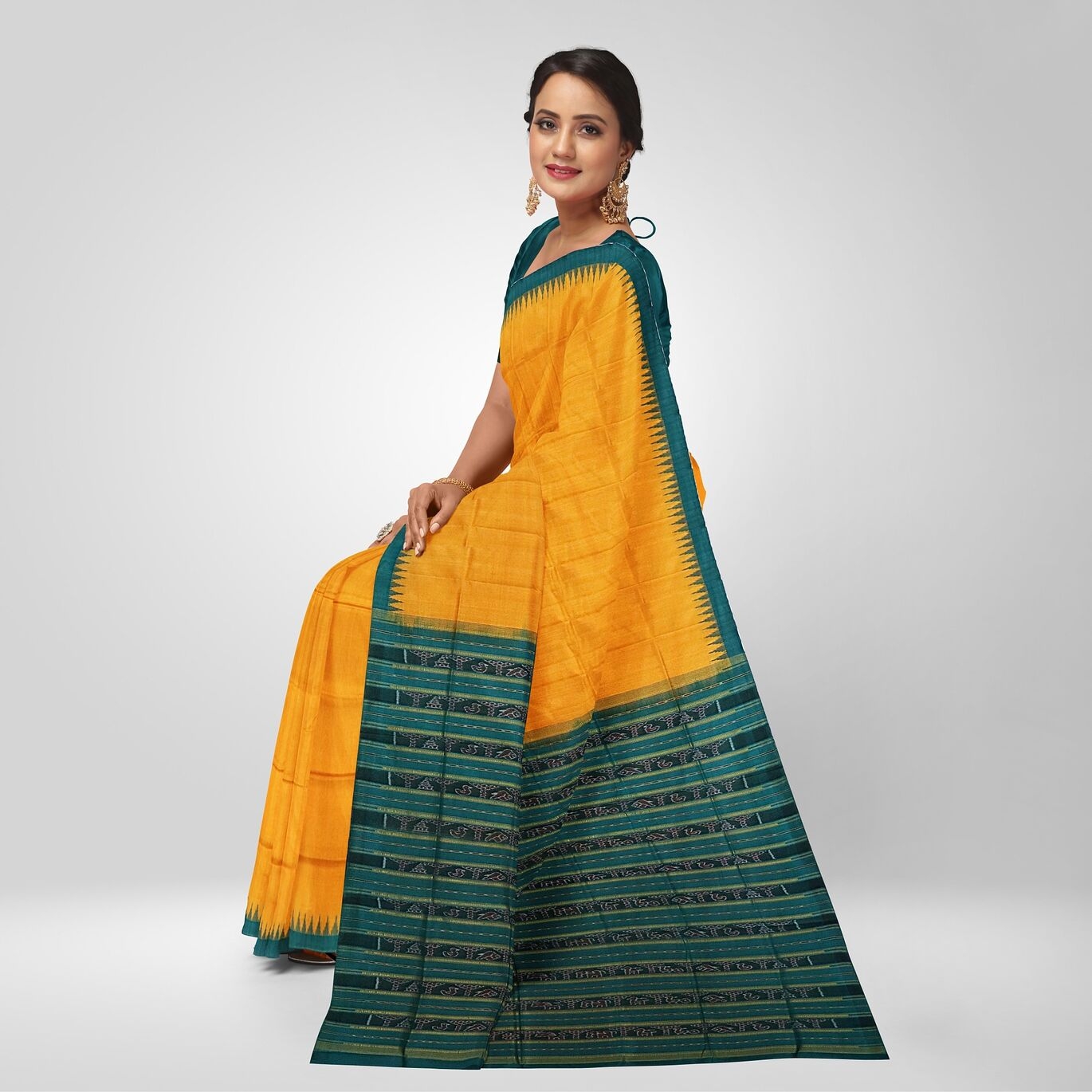 Clrnc_S5__silk_set310_shruti_front1_tassels__2025-9-15-16-7-32__4096X4096_optimized_550.jpg