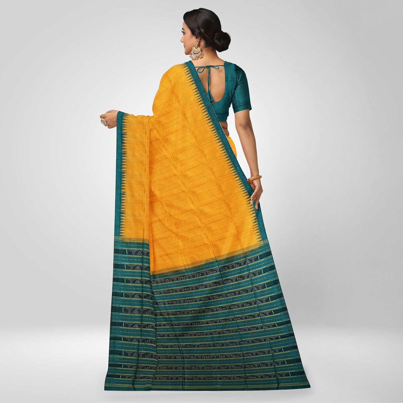 Clrnc_S5__silk_set310_shruti_sitting1_tassels__2025-9-15-16-7-26__4096X4096_optimized_550.jpg